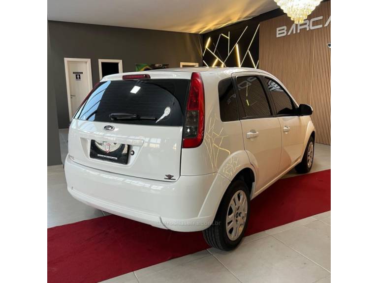 FORD - FIESTA - 2013/2014 - Branca - R$ 34.900,00