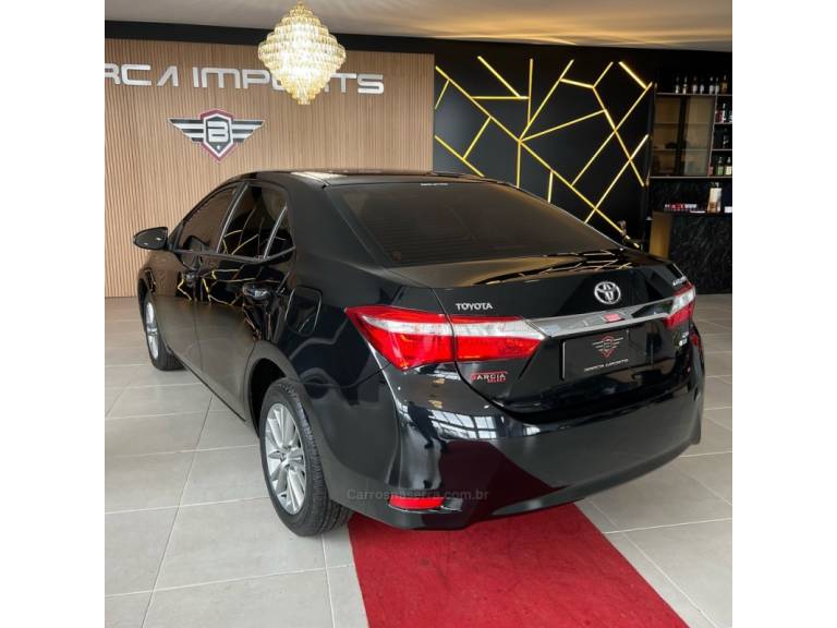 TOYOTA - COROLLA - 2015/2016 - Preta - R$ 83.900,00