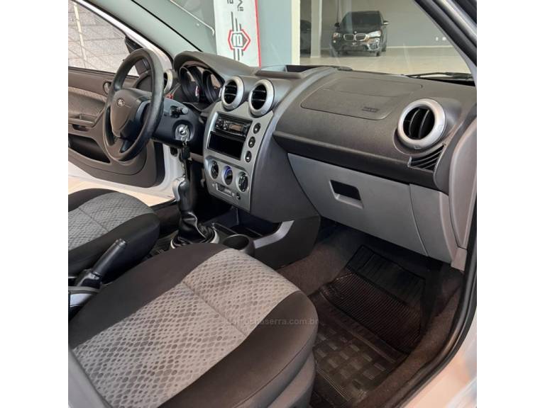 FORD - FIESTA - 2013/2014 - Branca - R$ 34.900,00