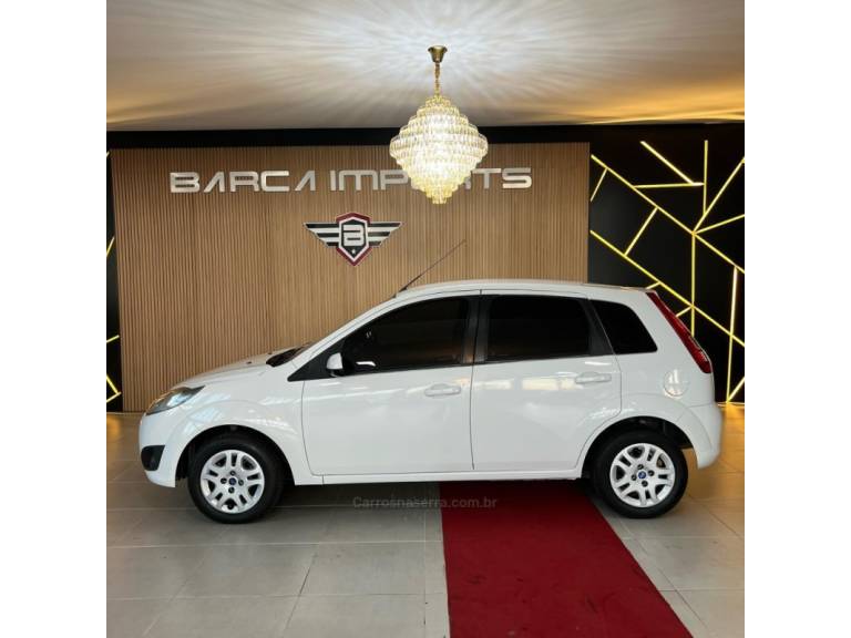 FORD - FIESTA - 2013/2014 - Branca - R$ 34.900,00