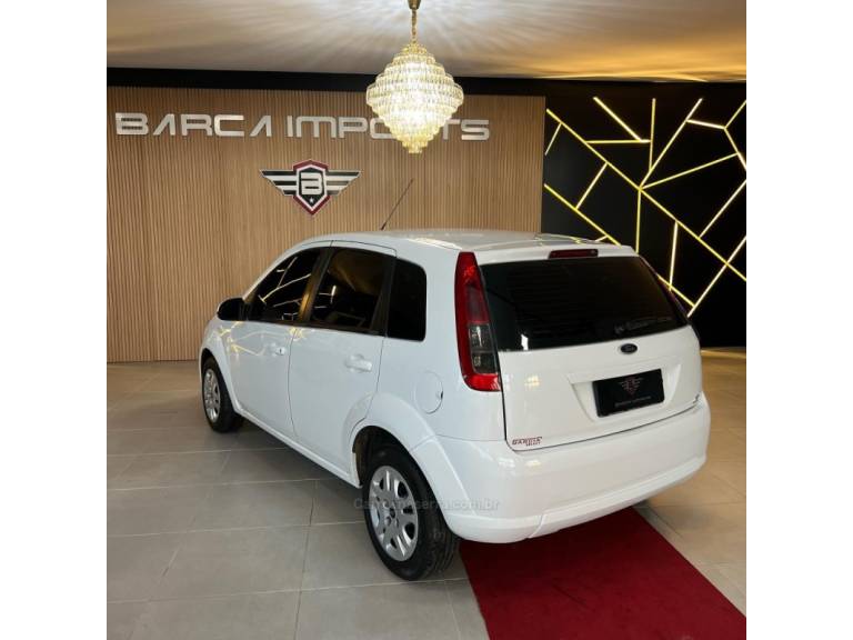 FORD - FIESTA - 2013/2014 - Branca - R$ 34.900,00