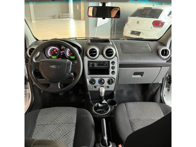 FORD - FIESTA - 2013/2014 - Branca - R$ 34.900,00