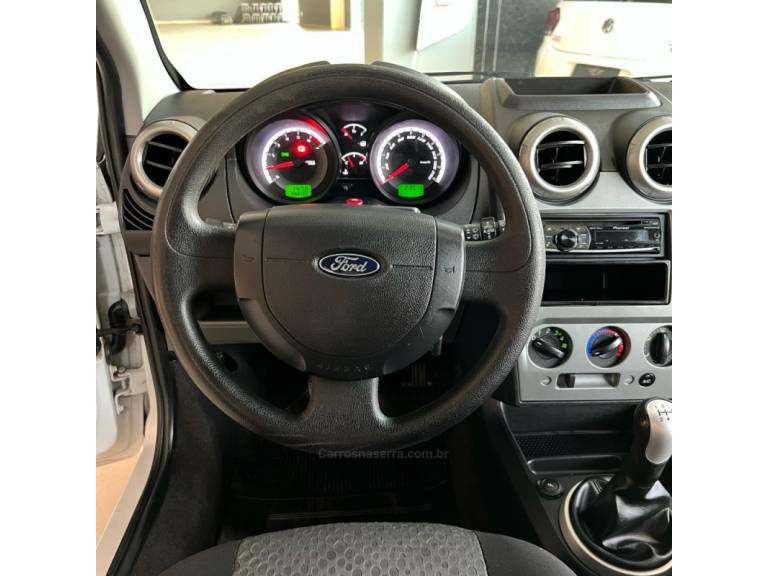 FORD - FIESTA - 2013/2014 - Branca - R$ 34.900,00